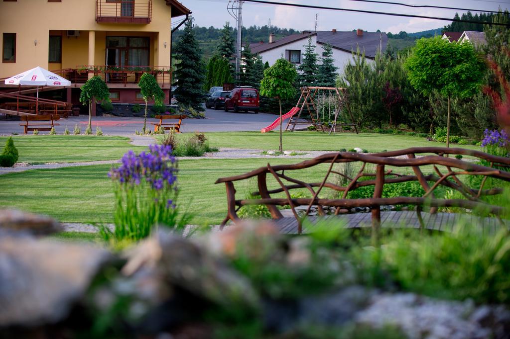 Hotel & Restauracja Okraglak Chęciny エクステリア 写真